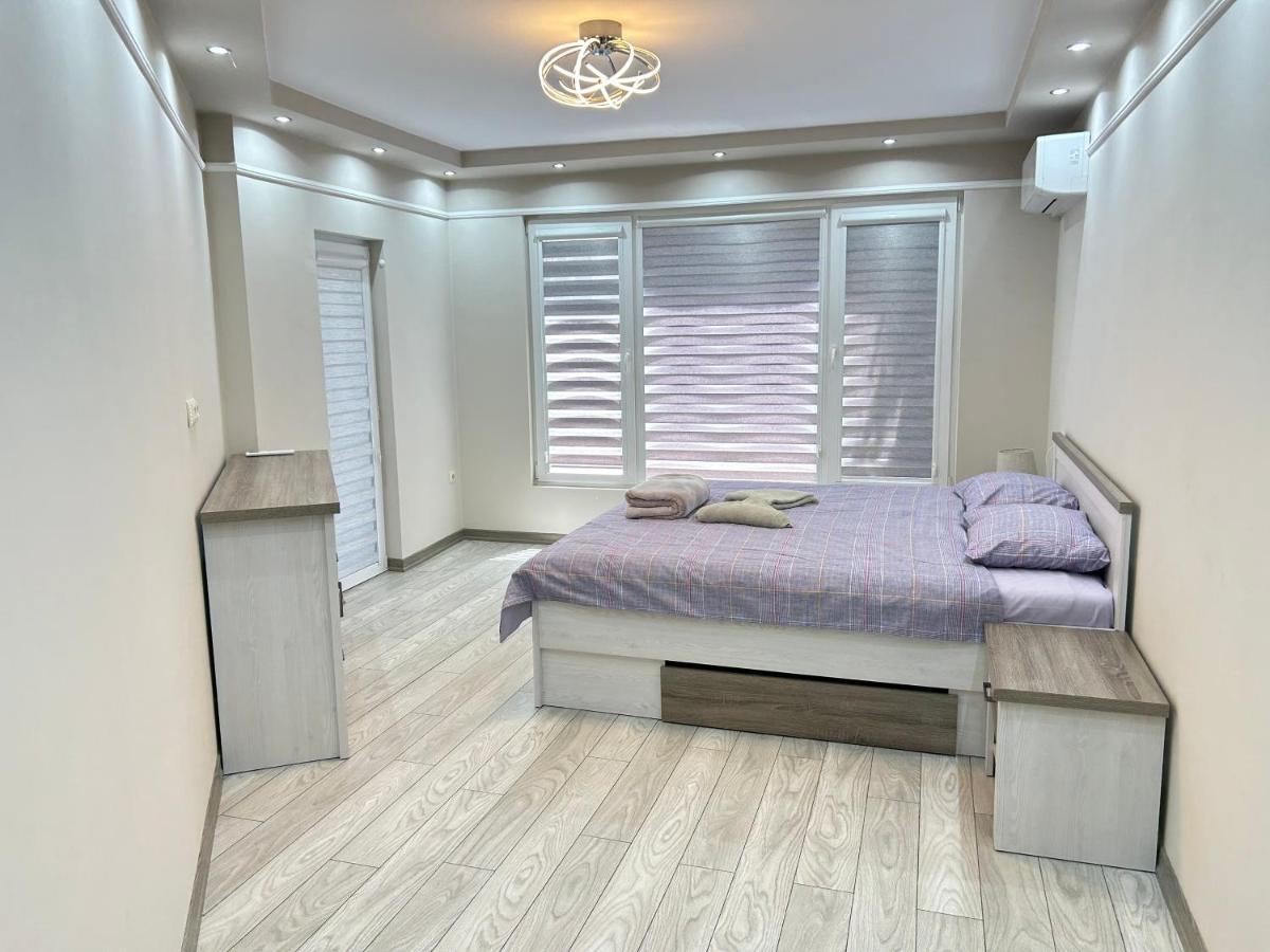 Apartament Deluxe Karina-Free Parking 布尔加斯 外观 照片