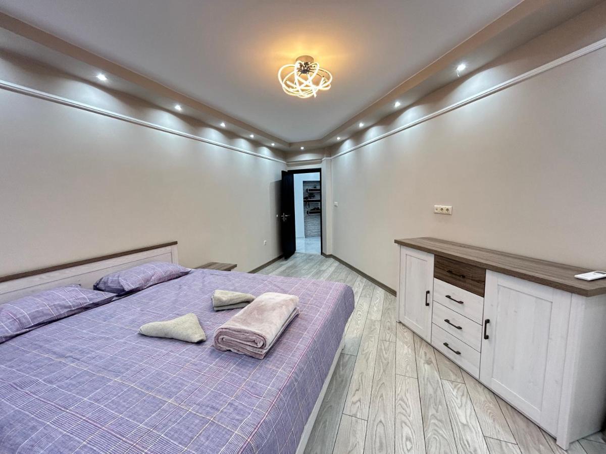 Apartament Deluxe Karina-Free Parking 布尔加斯 外观 照片