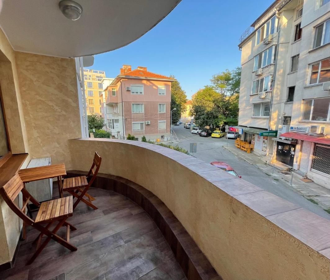 Apartament Deluxe Karina-Free Parking 布尔加斯 外观 照片
